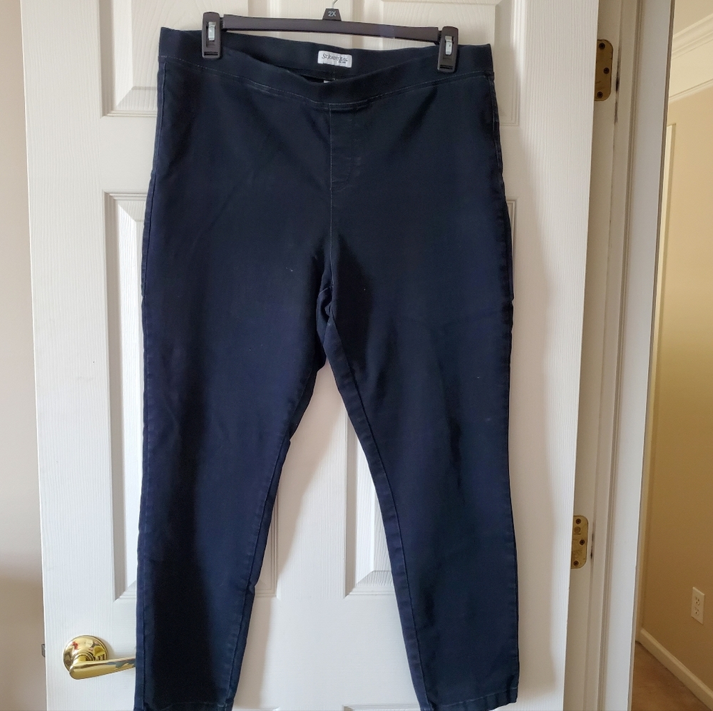 Women's St Johns Bay Brand Jeans.      Size XL.